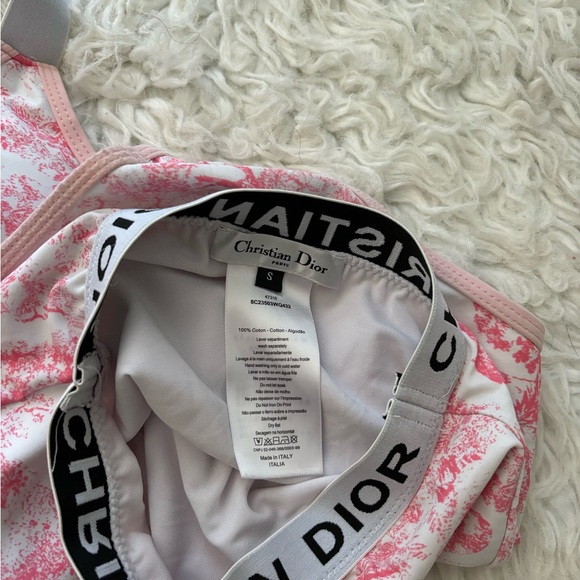 Swimsuit - Picture 5 of 5